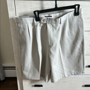 Dockers light tan pleated front golf Shorts 
Relaxed fit